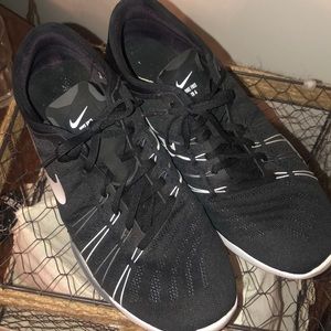 Nike FREE TR 6 Gently Used